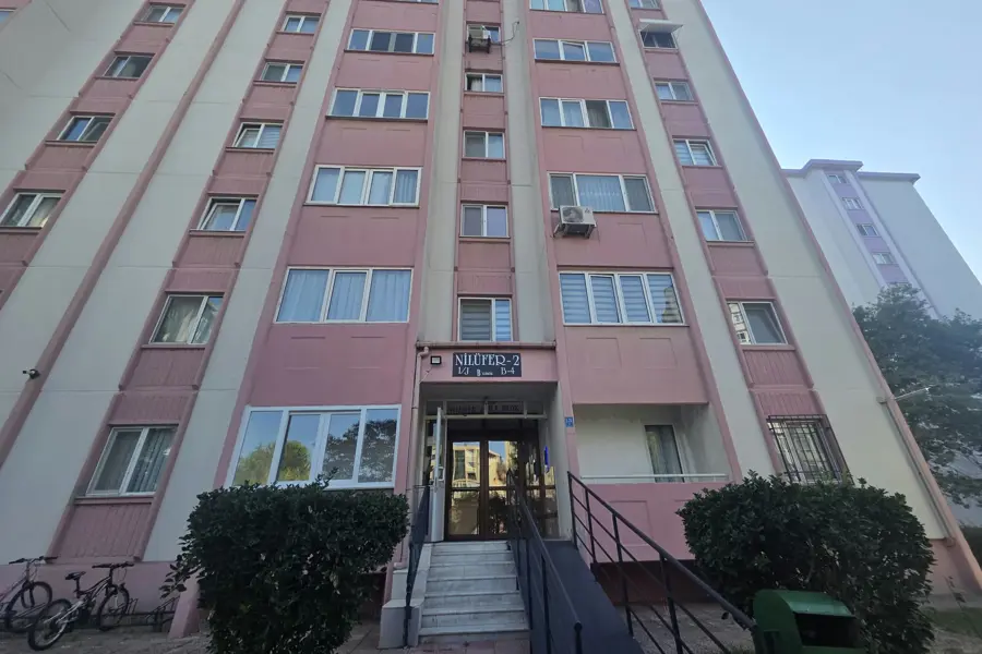 EMLAK KONUTLARI OKULLAR BÖLGESİNİN MERKEZİNDE 3+1 KİRALIK DAİRE