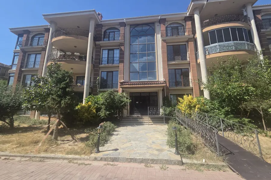 HÜRRİYET MAH.PİNHAS ORTAOKULUNA YÜRÜME MESAFESİNDE 4+1 KİRALIK DAİRE fotoğraf 1
