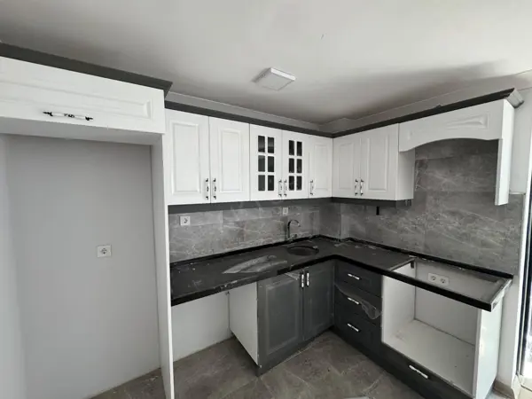 HÜRRİYET MAHALLESİNDE SATILIK SIFIR İSKANLI 1+1 DAİRE fotoğraf 5