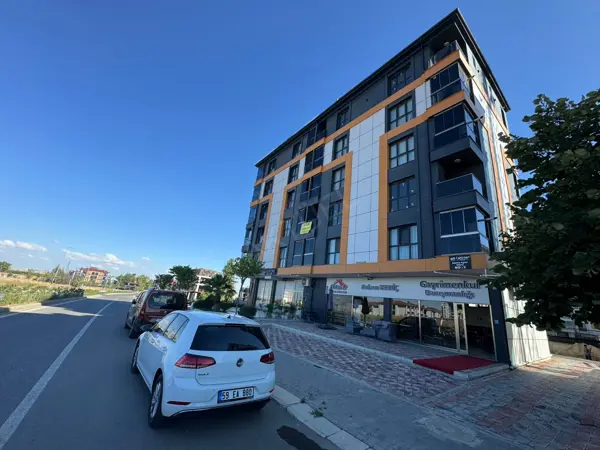 HÜRRİYET MAHALLESİNDE SATILIK SIFIR İSKANLI 1+1 DAİRE