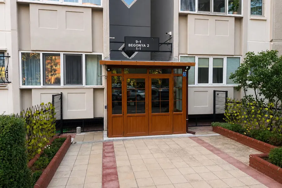 EMLAK KONUTLARI 1. KISIMDA 3.KAT NET 140 m² MASRAFSIZ 3+1 KİRALIK DAİRE fotoğraf 2