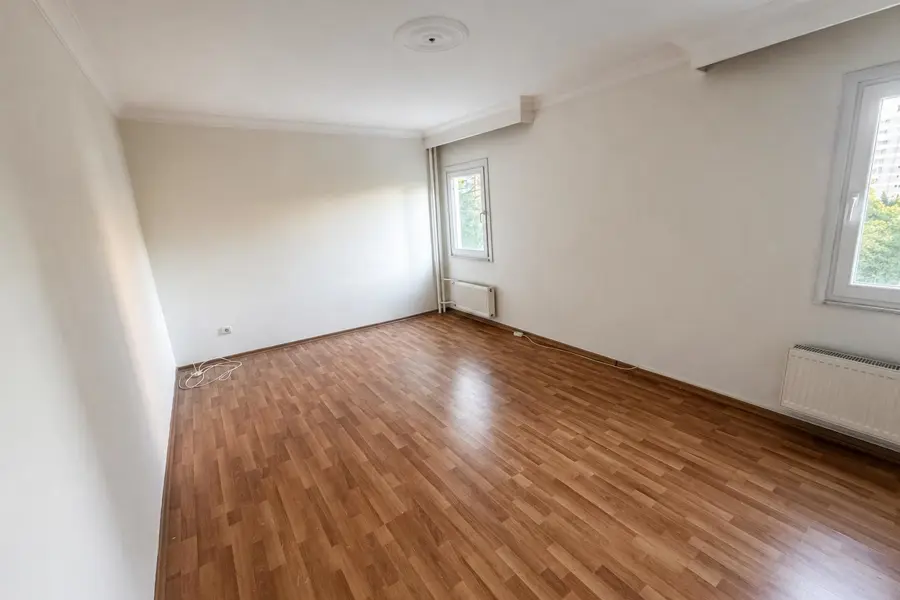 EMLAK KONUTLARI 1. KISIMDA 3.KAT NET 140 m² MASRAFSIZ 3+1 KİRALIK DAİRE fotoğraf 3